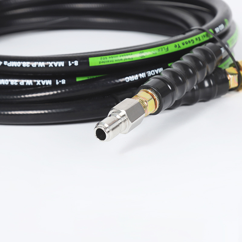 Menghubungkan pipa air bertekanan tinggi di selokan rumah tangga