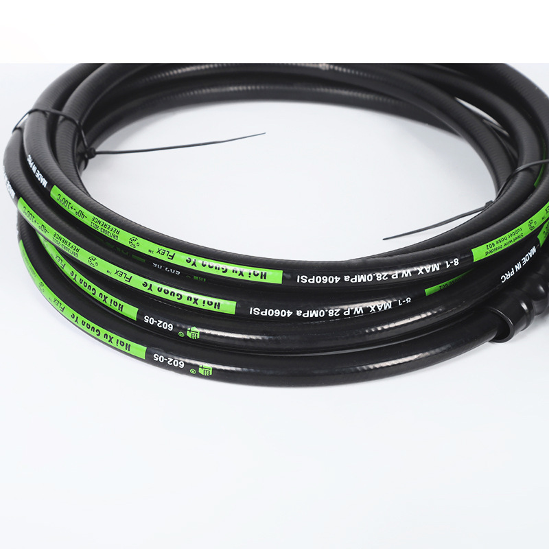 Menghubungkan pipa air bertekanan tinggi di selokan rumah tangga