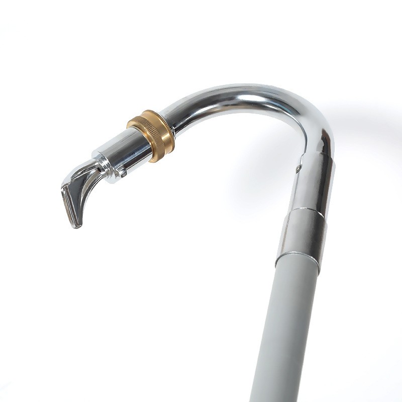 Talang pembersih dengan tiang teleskopik